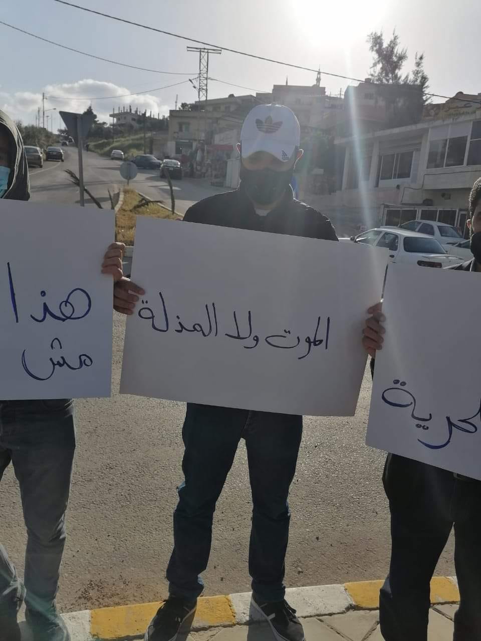 اعتصام في عيرا للمطالبة بالافراج عن المعتقلين: هذا وطن مش دكان - صور