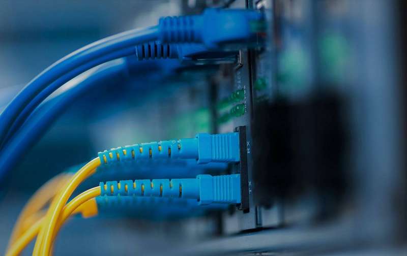 اولياء امور طلبة يشتكون انقطاع خدمات الانترنت والاتصالات في مناطق غرب عمان