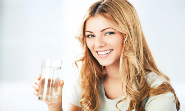 لماذا يتوجب عليك شرب لترين من الماء يومياً؟