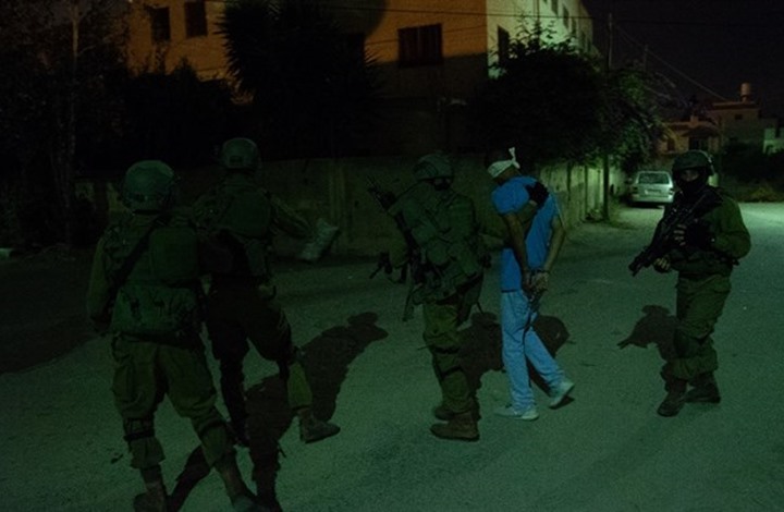 الاحتلال يعتقل 25 فلسطينيا بالضفة الغربية والقدس المحتلة