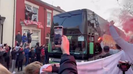 فتح تحقيق بعد تهشيم زجاج حافلة ريال مدريد في ليفربول (فيديو)