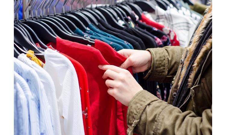 نقيب تجار الألبسة: حركة تسوق طفيفة يشهدها القطاع