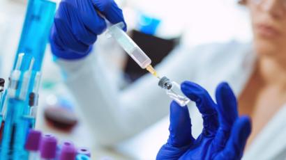 انتهاء حملة تطعيم موظفي وزارة التعليم العالي ضد كورونا