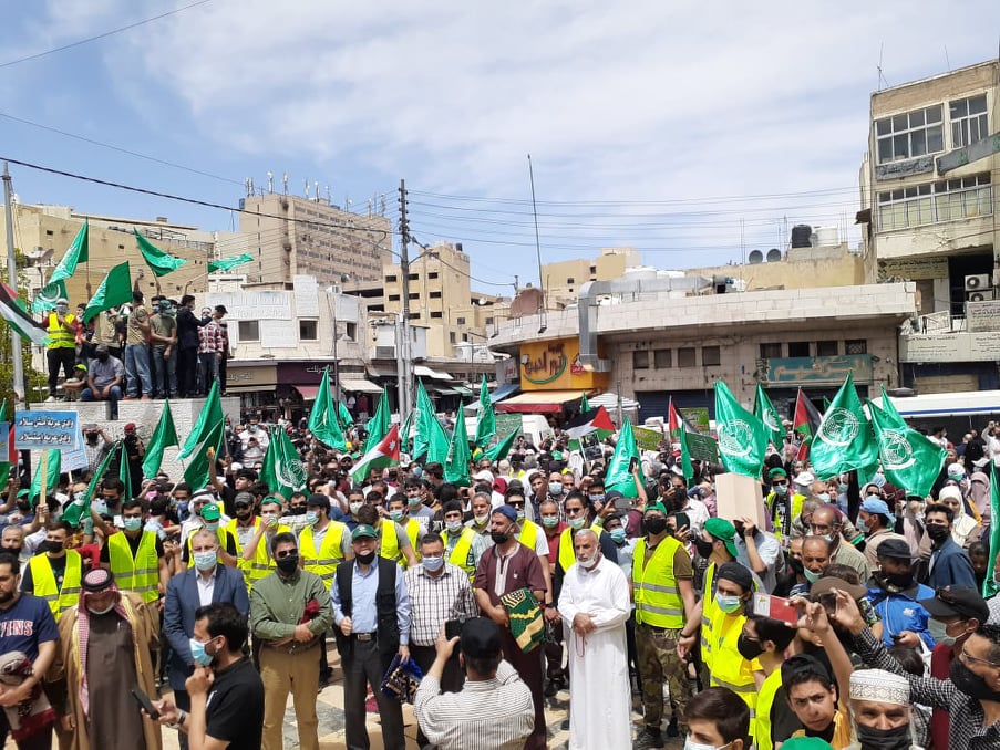 آلاف الأردنيين يعتصمون في وسط البلد تضامنا مع الشيخ جراح.. ويطالبون بترجمة لاءات الملك - صور