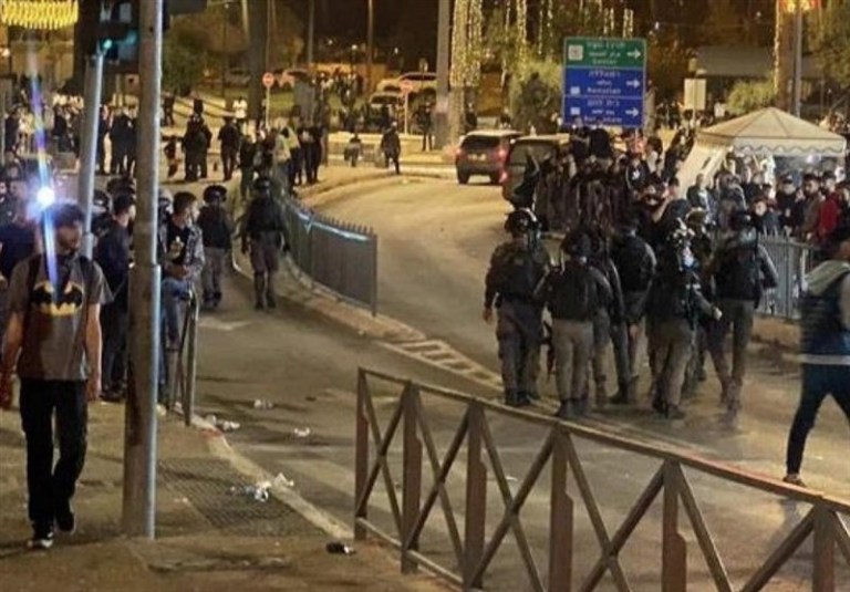 53 اصابة خلال مواجهات مع الاحتلال واعتقال 3 مواطنين في باب العامود بالقدس