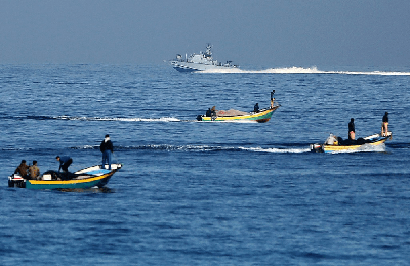 الاحتلال يغلق بحر قطاع غزة أمام الصيد
