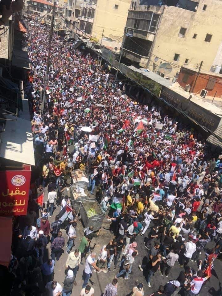 آلاف الاردنيين في وسط البلد: يا مقاوم يا حبيب.. اضرب اضرب تل أبيب - صور