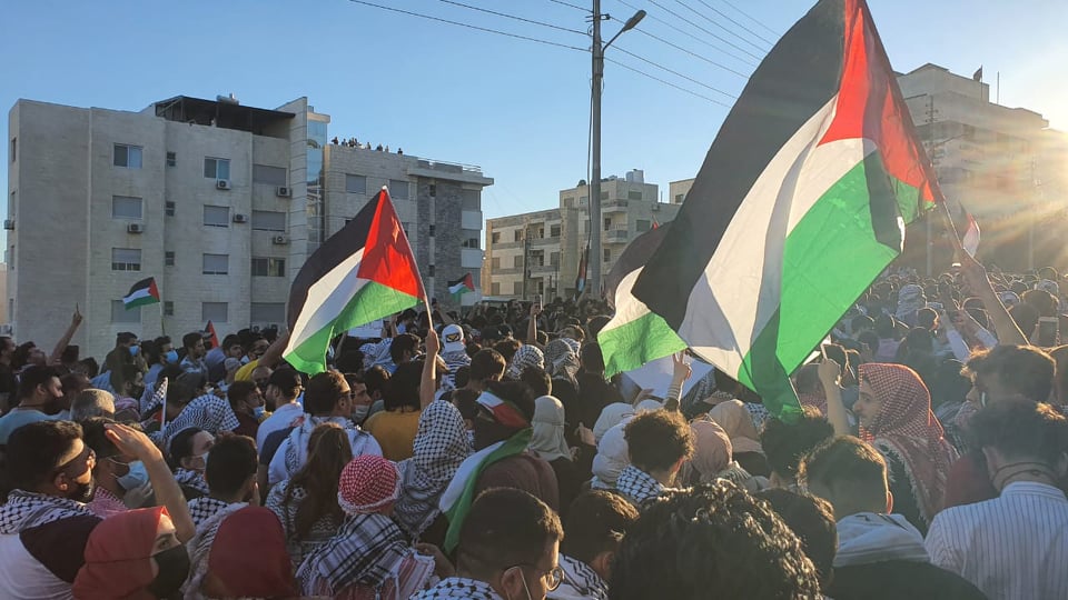 فعاليتان قرب سفارة الاحتلال.. وتدافع بين الامن ومئات المحتجين - صور