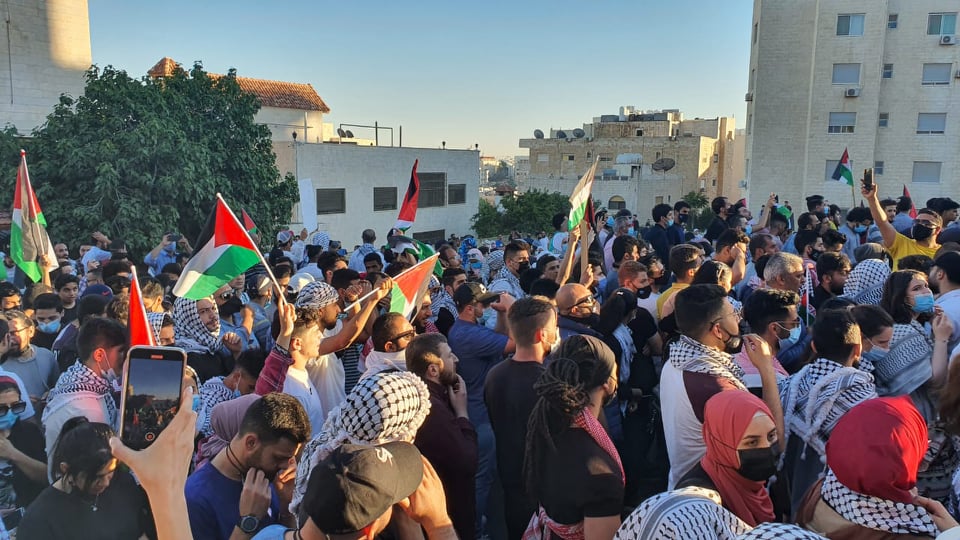 فعاليتان قرب سفارة الاحتلال.. وتدافع بين الامن ومئات المحتجين - صور