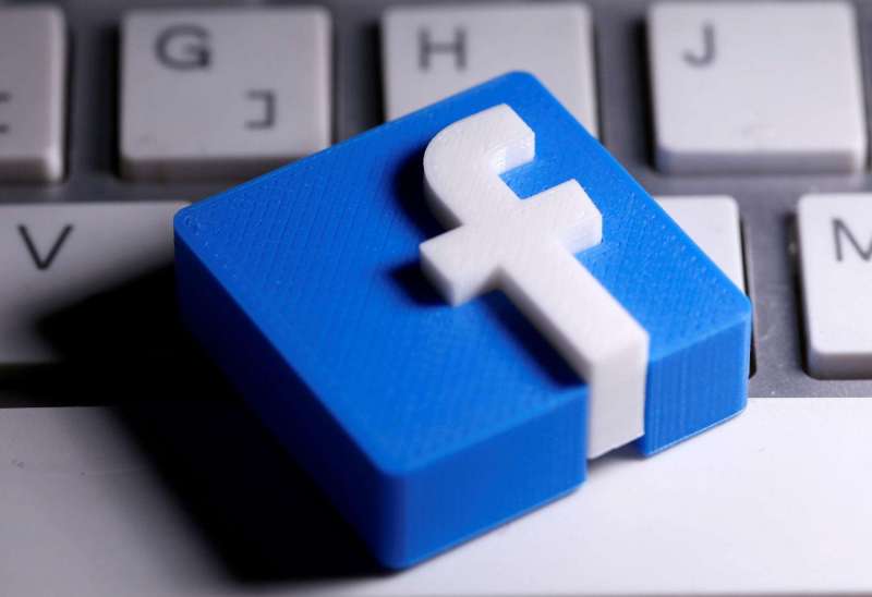 أبل ترفض طلب فيسبوك حذف التقييمات السلبية على آب ستور