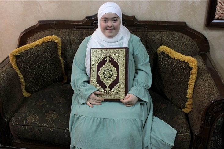 الأردنية روان الدويك.. تحدت متلازمة داون وحفظت القرآن كاملا