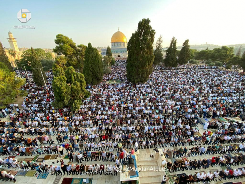 مشهد مهيب.. اكثر من 100 ألف فلسطيني يؤدون صلاة العيد في الاقصى