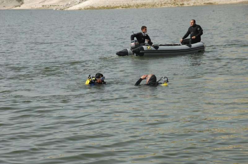 انقاذ شخص غرق في البحر الميت