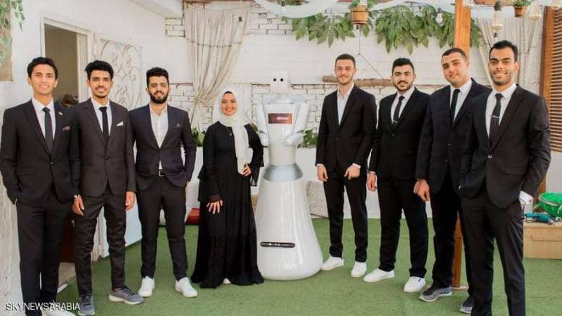 طلاب مصريون يبتكرون روبوتا قادرا على كشف الأمراض