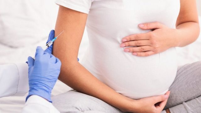 مسؤولو الصحة يحذرون الحوامل من متحور دلتا ويدعونهن إلى تلقّي اللقاح