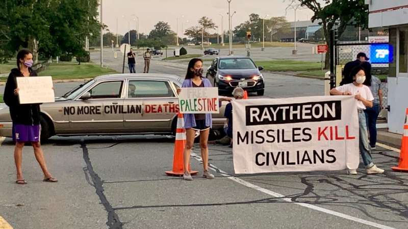 تضامنا مع فلسطين: أميركيون يغلقون مداخل شركة رايثيون المصنعة للصواريخ الموجهة