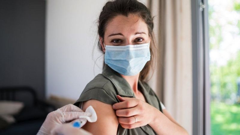 دراسة: التطعيم الكامل يحد من اعراض كورونا طويلة الامد