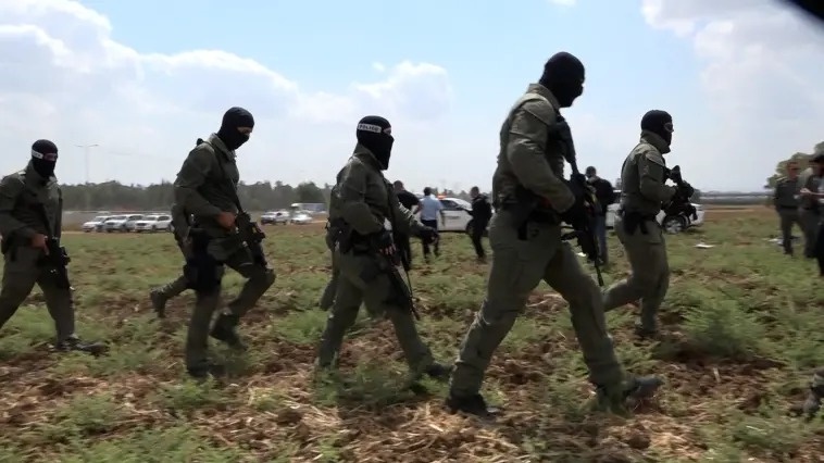تقديرات إسرائيلية: الأسرى الستة تنقلوا سيرا على الأقدام