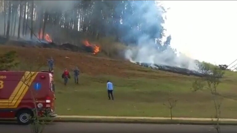 البرازيل.. لحظة تحطم طائرة تقل 7 ركاب 5 منهم من عائلة واحدة (فيديو)
