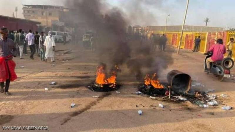 السودان.. فوضى وعراك وإصابات بسبب انتخابات نادي المريخ   صور