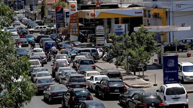 الحكومة اللبنانية الجديدة ترفع أسعار البنزين 38