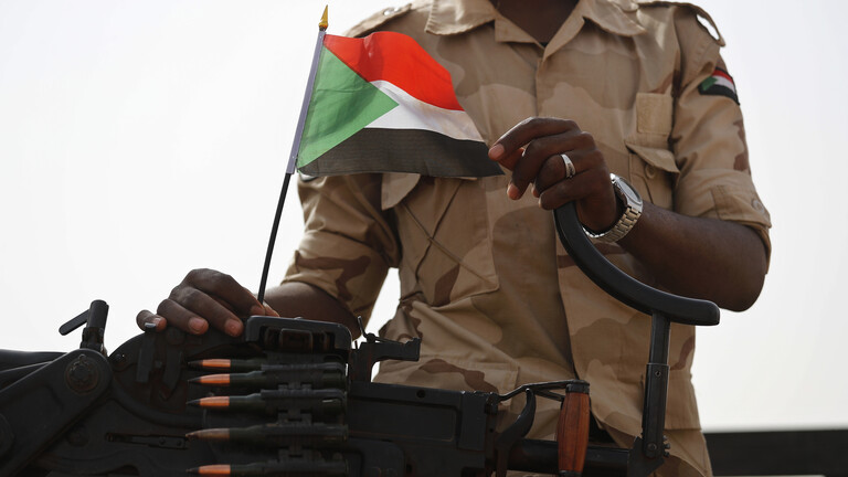 السودان يعلن ضبط شحنة أسلحة وذخائر ومتفجرات قادمة من ليبيا