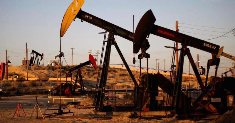 النفط يتكبّد خسائر جديدة بعد ارتفاع الدولار