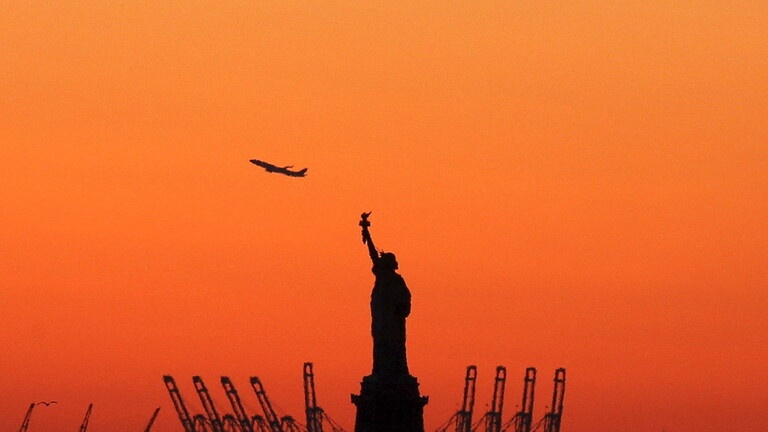 أميركا تعيد فتح حدودها الشهر المقبل أمام المسافرين الأجانب