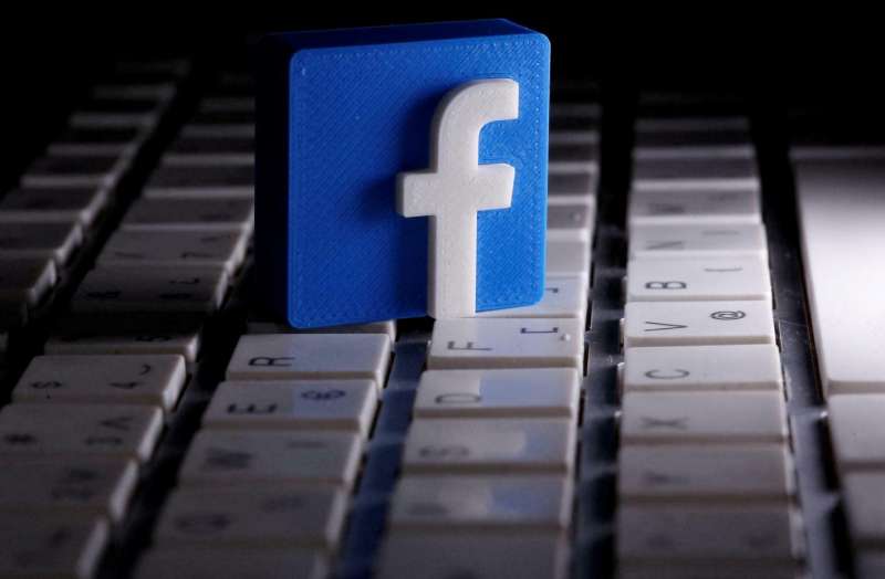 فيسبوك تعتزم توظيف عشرة آلاف شخص
