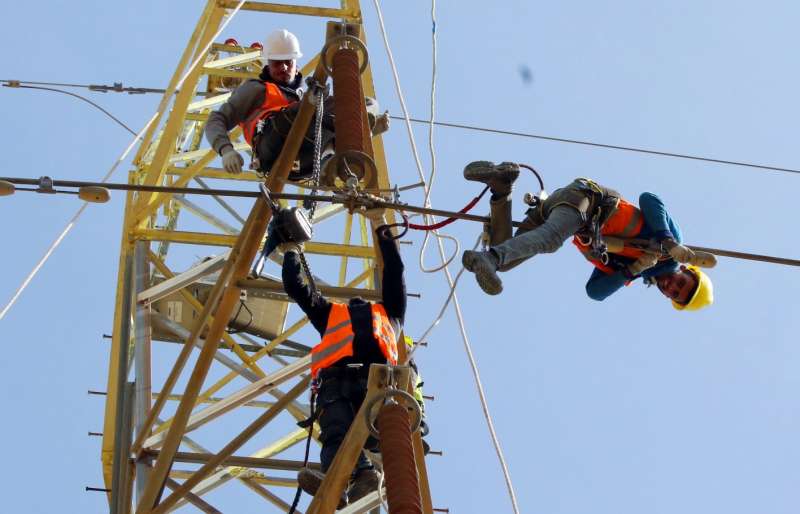 فصل الكهرباء عن مناطق في الأغوار الشمالية لعدة أيام