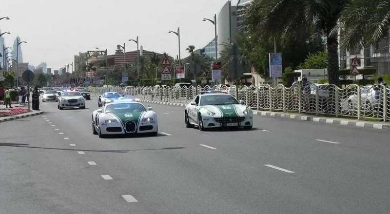 شرطة دبي تعزز دورياتها الفارهة بأسرع سيارة في العالم