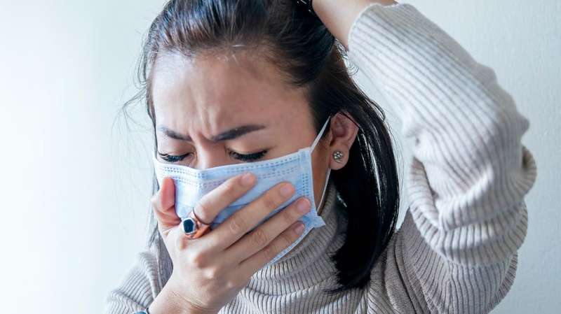 كيف نفرق بين الإصابة بالإنفلونزا وكورونا.. الصحة العالمية توضح
