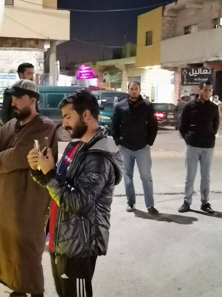  حراك  ذيبان  يعتصمون رفضا لاتفاقية الماء مقابل الكهرباء