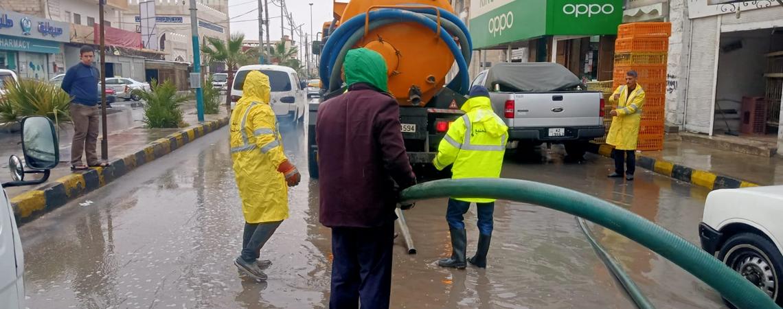 بالصور... أمطار الخير تعم معان في أول يوم من السنة الجديدة 2022 م