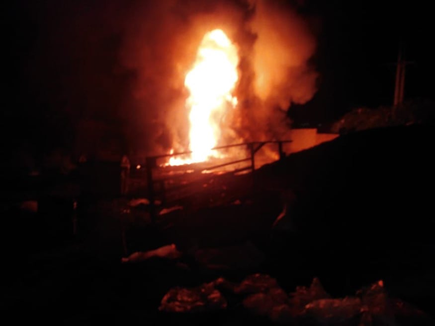 وفاة شخص بحريق مصنع في البلقاء - صور