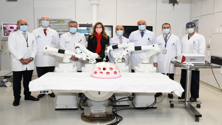 أول جراحة روبوتية ناجحة في الحسين للسرطان