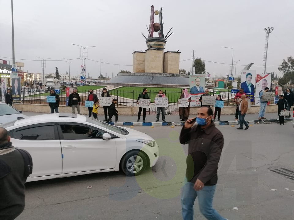 اعتصام في الزرقاء للمطالبة بالافراج عن المعتقلين وتنديدا بالمداهمات - صور