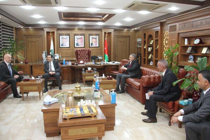 رئيس جامعة البلقاء التطبيقية يلتقي بالسفير البوسني في عمان