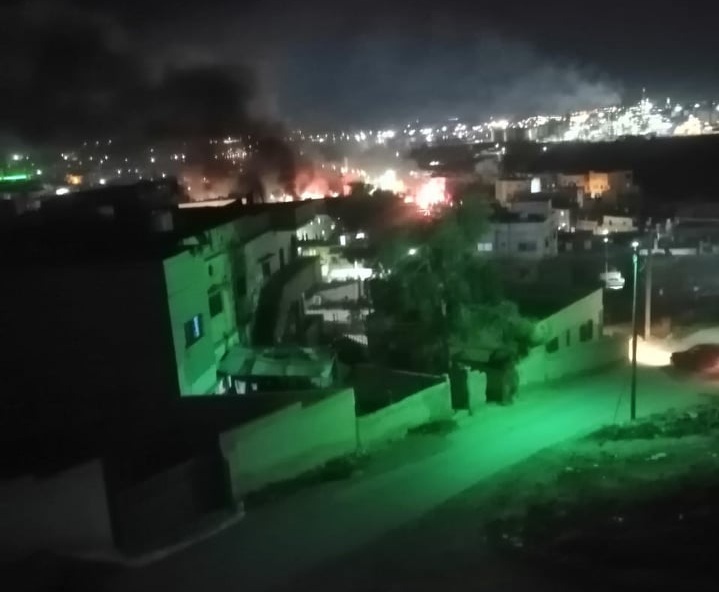 فيديو  احراق مبنى بلدية الهاشمية واغلاق طريق في تلاع العلي احتجاجا على نتائج الانتخابات