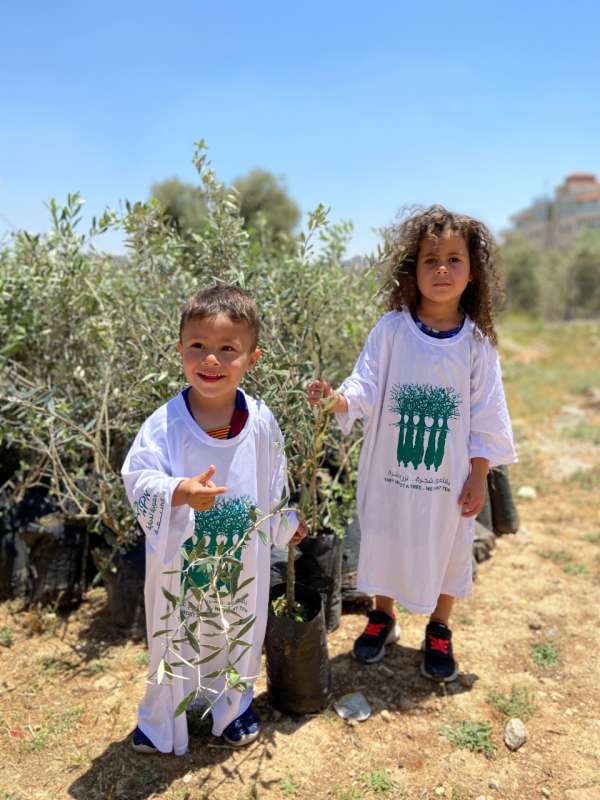 جمعية أردنية تزرع 4000 شجرة عن روح شيرين أبو عاقلة في القدس