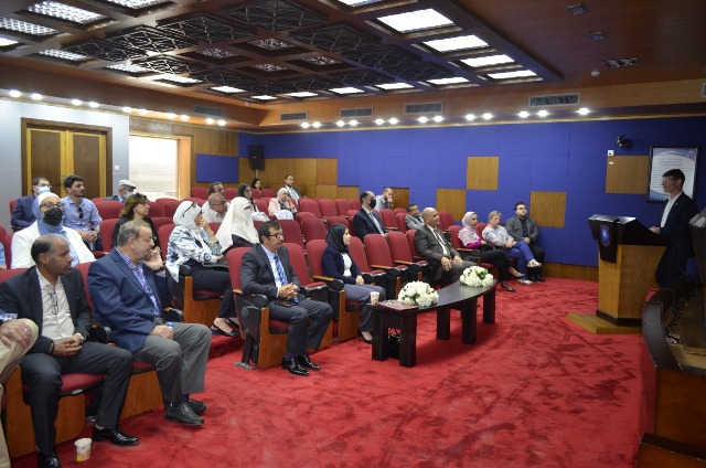قسم البصريات في عمان الأهلية يستضيف علماء من جامعة برادفورد