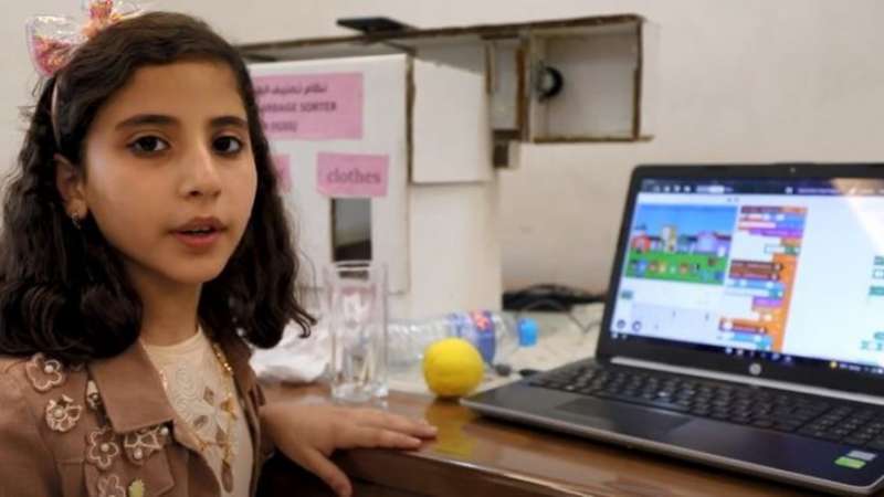 طفلة بغزة تبتكر مشروعًا ذكيًّا لـتصنيف النفايات