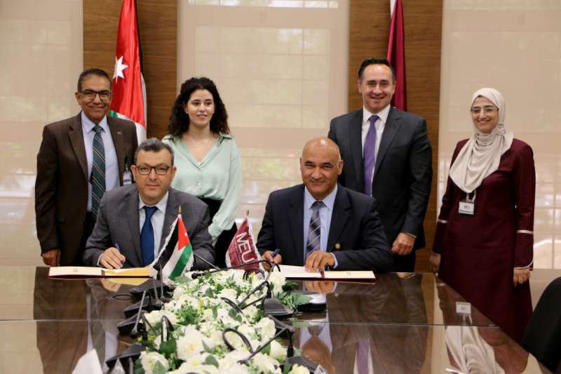اتفاقية تعاون تدريبية بين الشرق الأوسط و سنا فارما للصناعات الدوائية