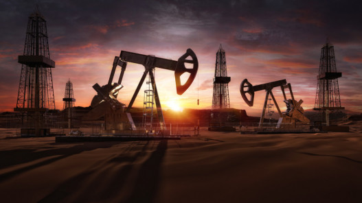 انخفاض أسعار النفط مع استمرار نقص المعروض