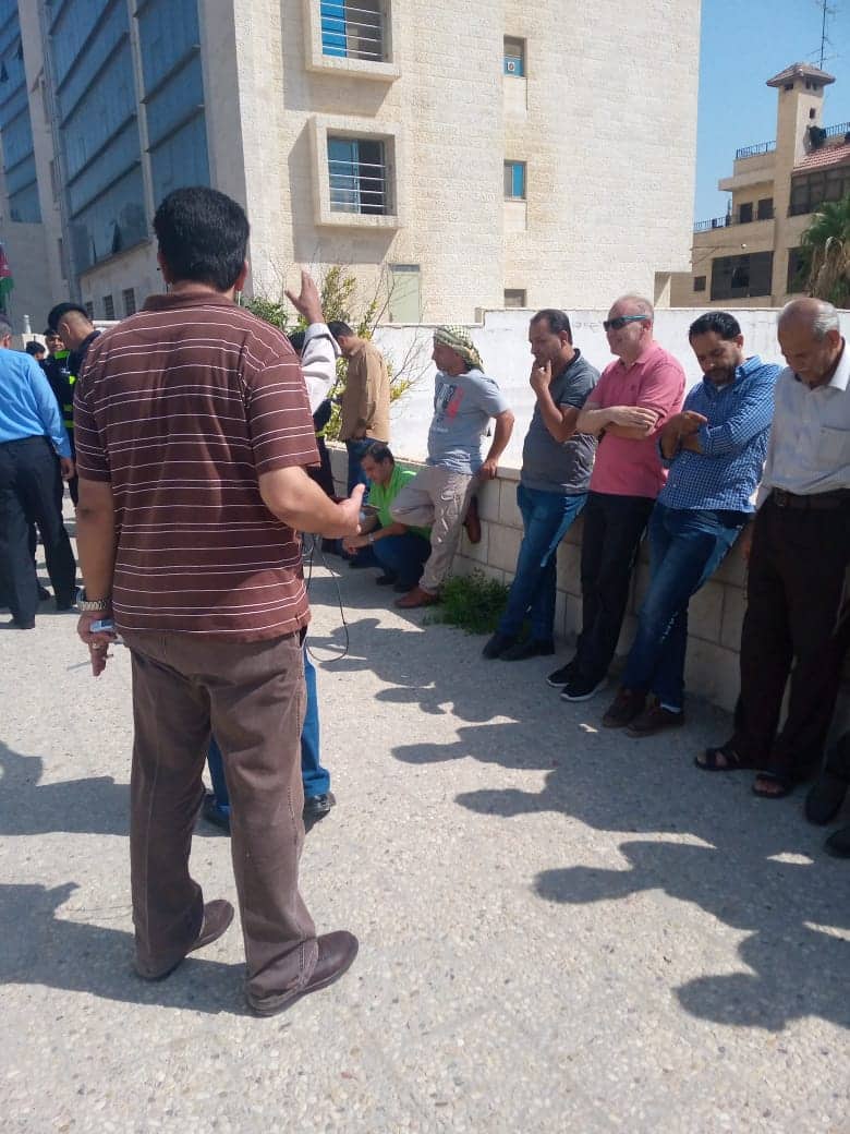 موظفو الاردنية السورية يحتجون امام النقل.. ويشتكون تجاهل الوزير عزايزة لهم - صور