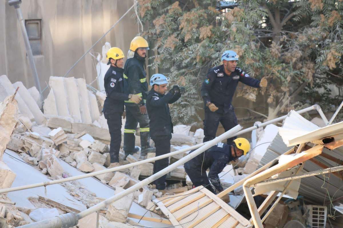 الامن: اخلاء وفاتين من تحت الانقاض .. ومواصلة البحث عن محاصرين 