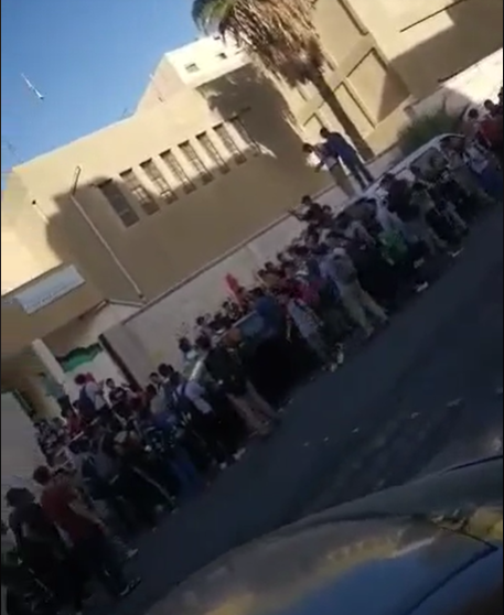 عمان: طلبة واولياء امورهم يعتصمون احتجاجا على نقل مدير مدرستهم، والتربية لا تجيب