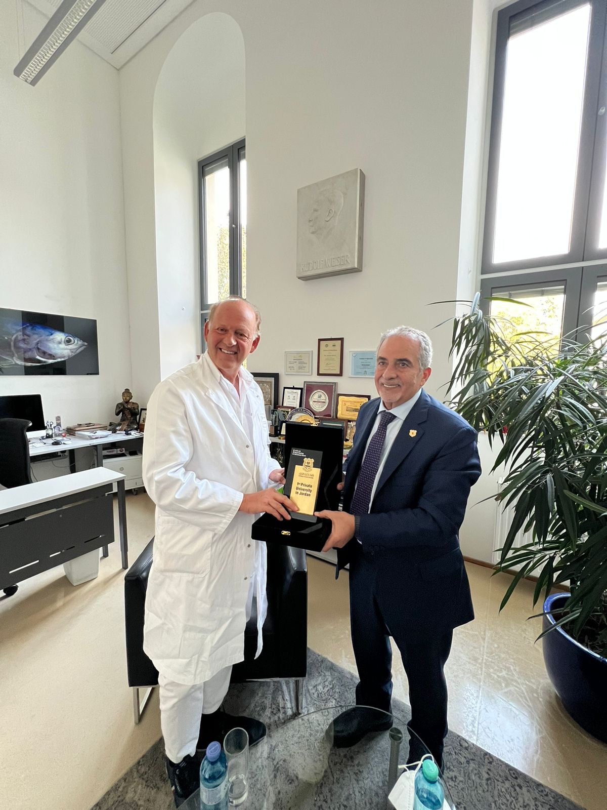 اتفاقية تعاون بين عمان الأهلية وجامعة فيينا الطبية