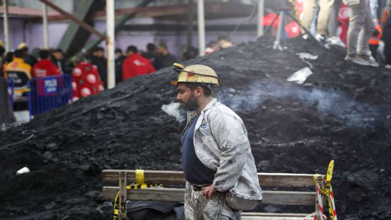 15 شخصا ما زالوا عالقين في منجم الفحم في تركيا