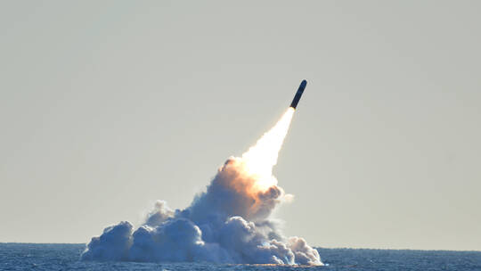 بايدن يقترح وقف تطوير صاروخ كروز نووي جديد